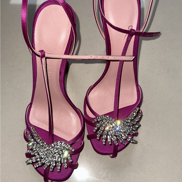 PIFERI Maggia Embellished T-
Strap Sandal - Picture 4 of 5